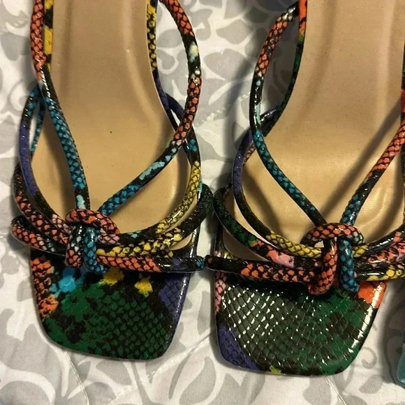 D high heel - Picture 2 of 8